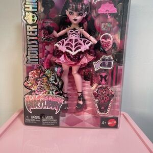 🚫🚫SOLD🚫🚫Monster High Scary Sweet Birthday DRACULAURA 10" Doll SWEET 1600 PINK